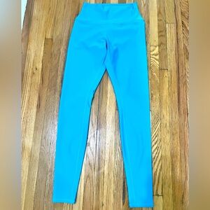 Selling Alo Yoga leggings,full length,limited color. size S 50$ or make an offer